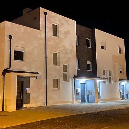 Penthouse West S Apartment Varazdin Bagian luar foto