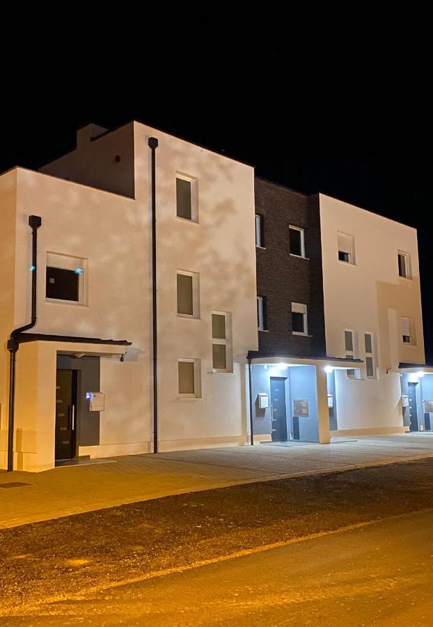 Penthouse West S Apartment Varazdin Bagian luar foto