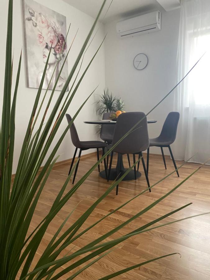 Penthouse West S Apartment Varazdin Bagian luar foto