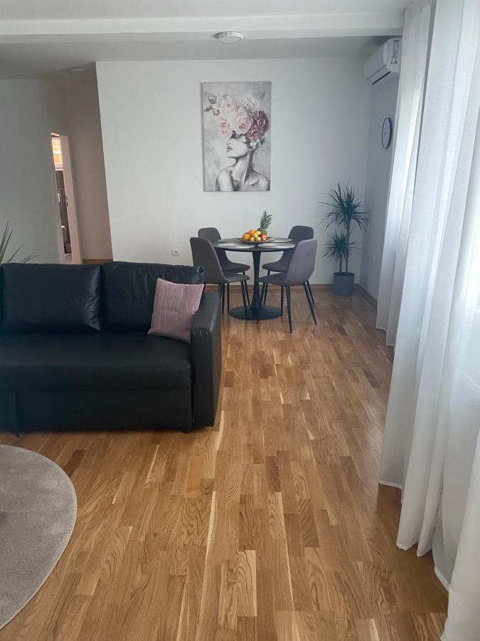 Penthouse West S Apartment Varazdin Bagian luar foto