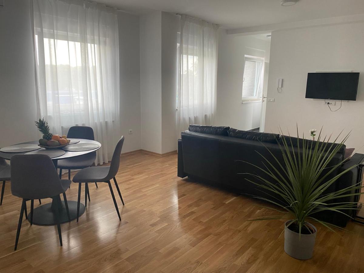 Penthouse West S Apartment Varazdin Bagian luar foto